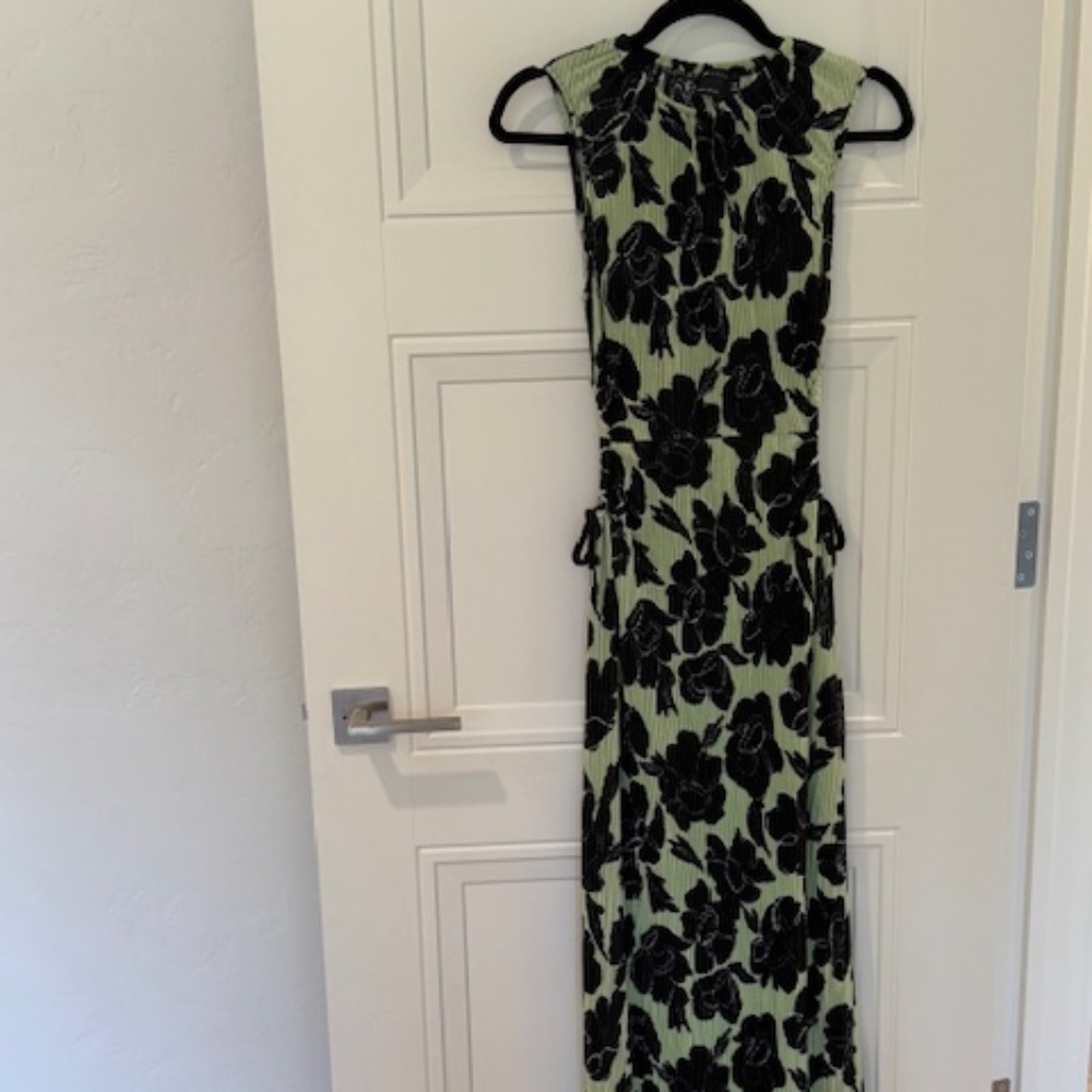 ASOS Designs Black & Green Floral Midi Size SM